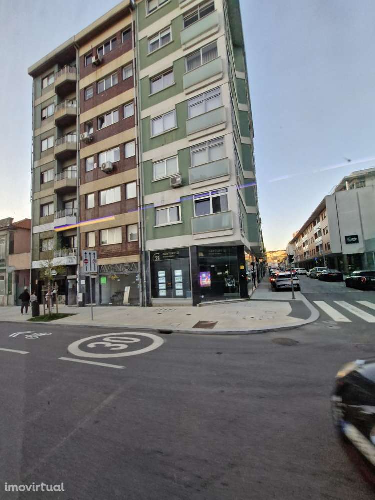 T0 na Av da Baovista, junto à Casa da Música - Grande imagem: 2/13