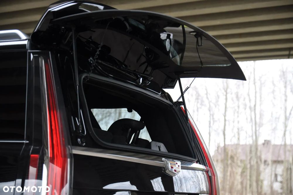 Cadillac Escalade - 17