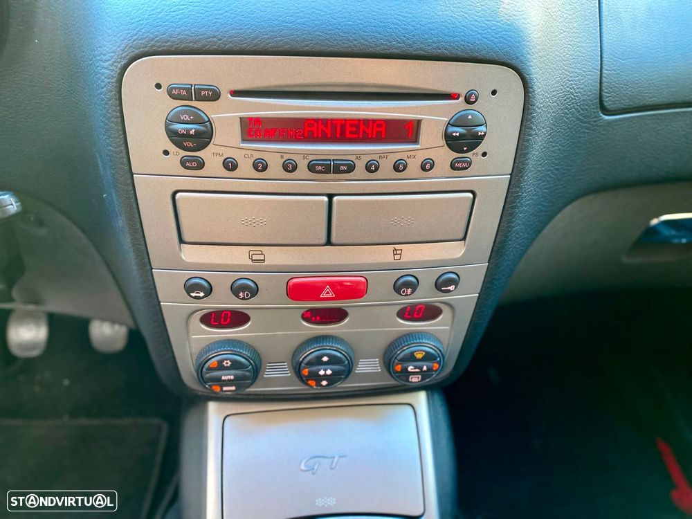 Alfa Romeo GT 1.9 JTD M-JET - 16