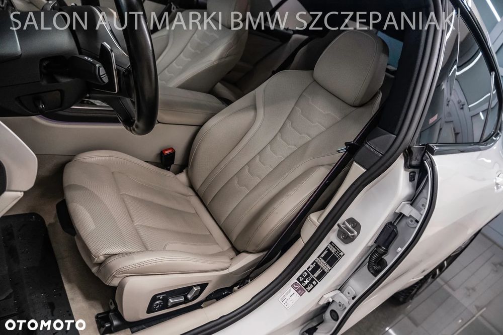 BMW Seria 8 840i xDrive - 22