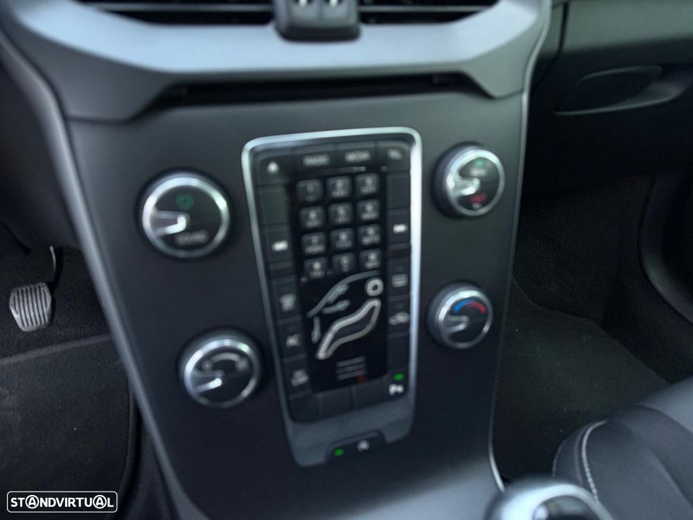 Volvo V40 2.0 D3 Momentum - 11