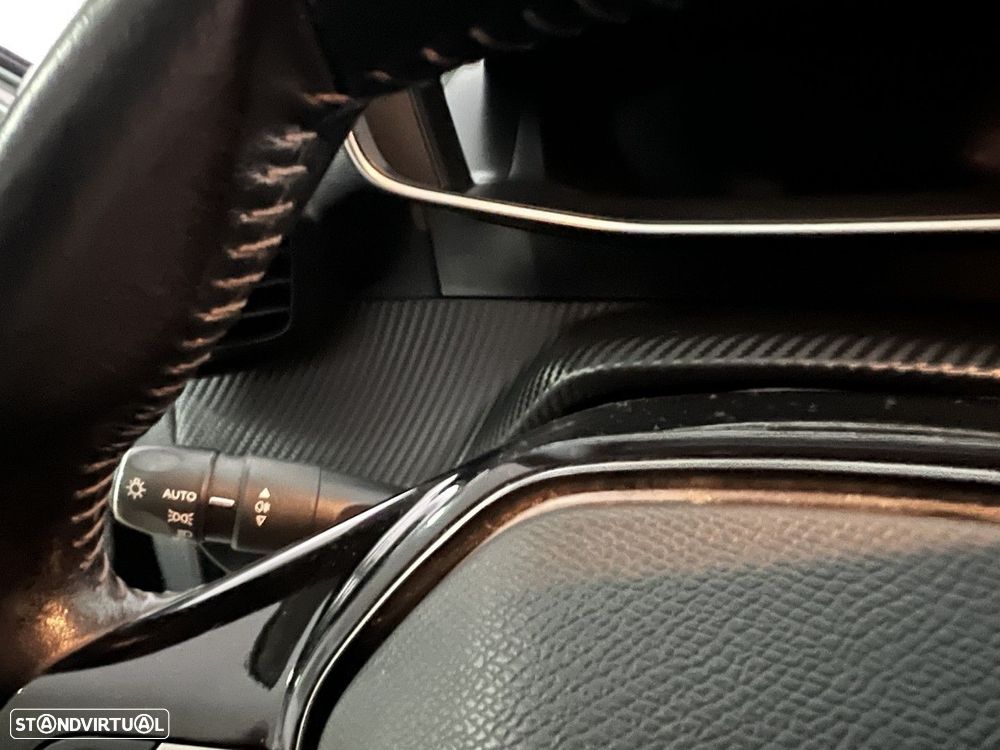 Peugeot 208 1.2 PureTech Allure - 19