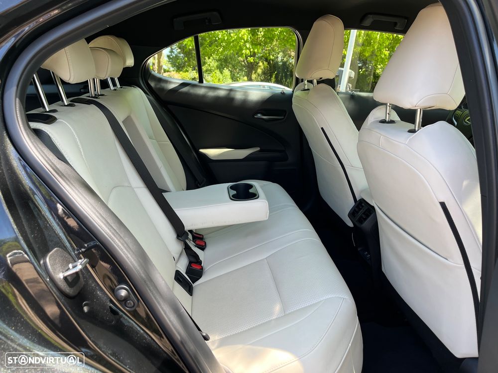 Lexus UX 300e Executive Line - 38