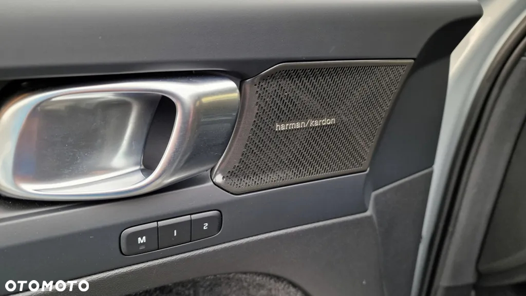 Volvo XC 40 - 25