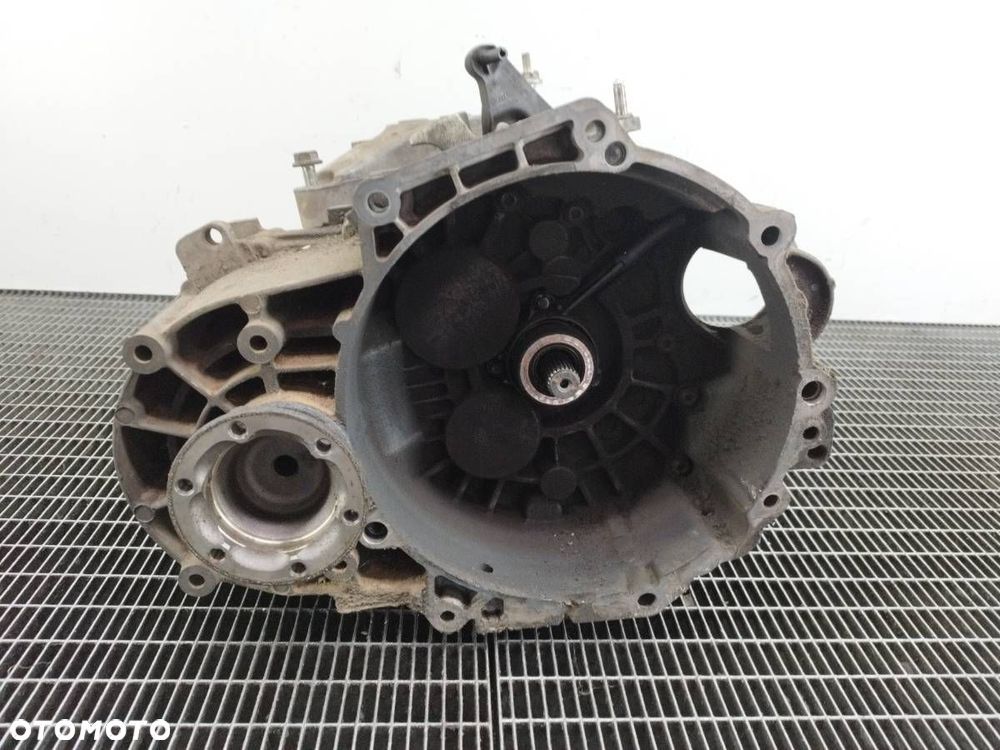 SKRZYNIA BIEGÓW MANUALNA KXX VW PASSAT B6 2.0 TDI 140 - 1