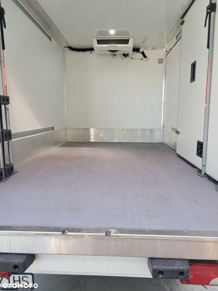 Mercedes-Benz Sprinter - 11
