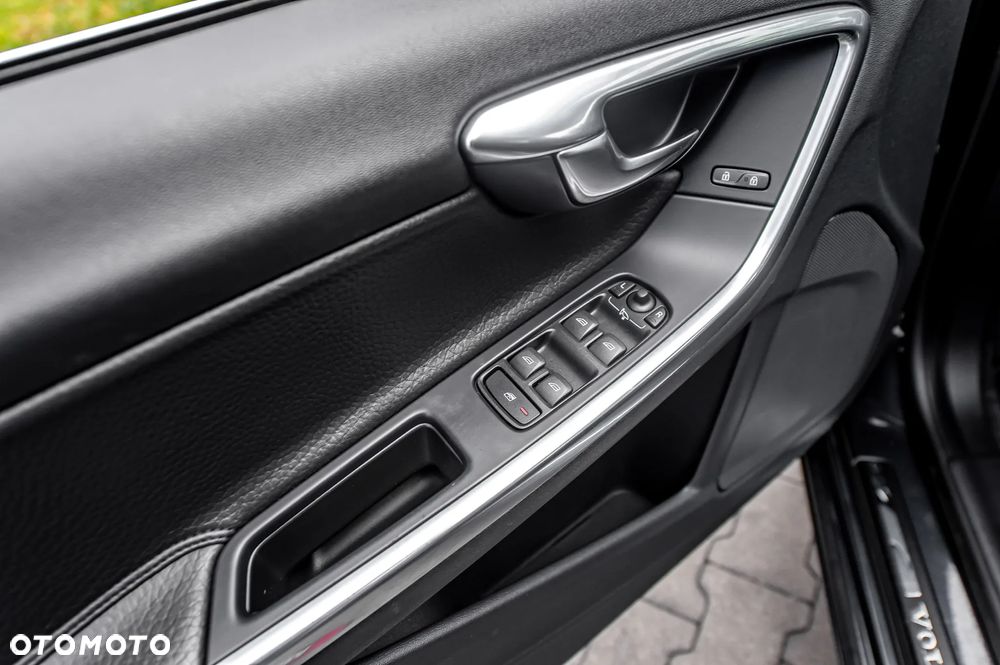 Volvo V60 D5 Geartronic Kinetic - 22