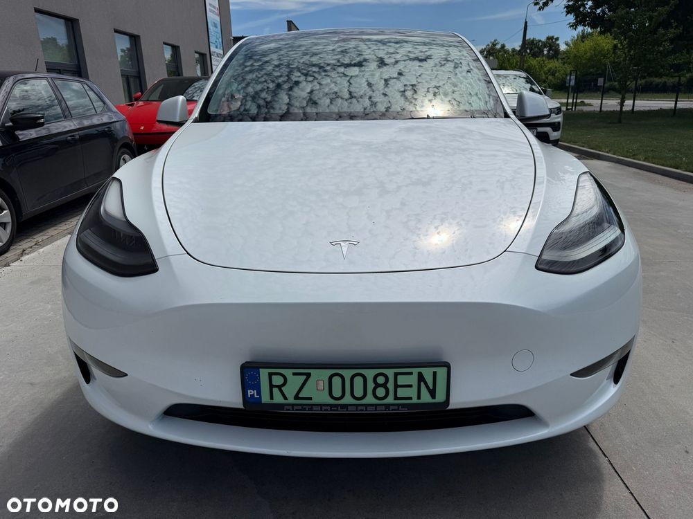 Tesla Model Y - 12