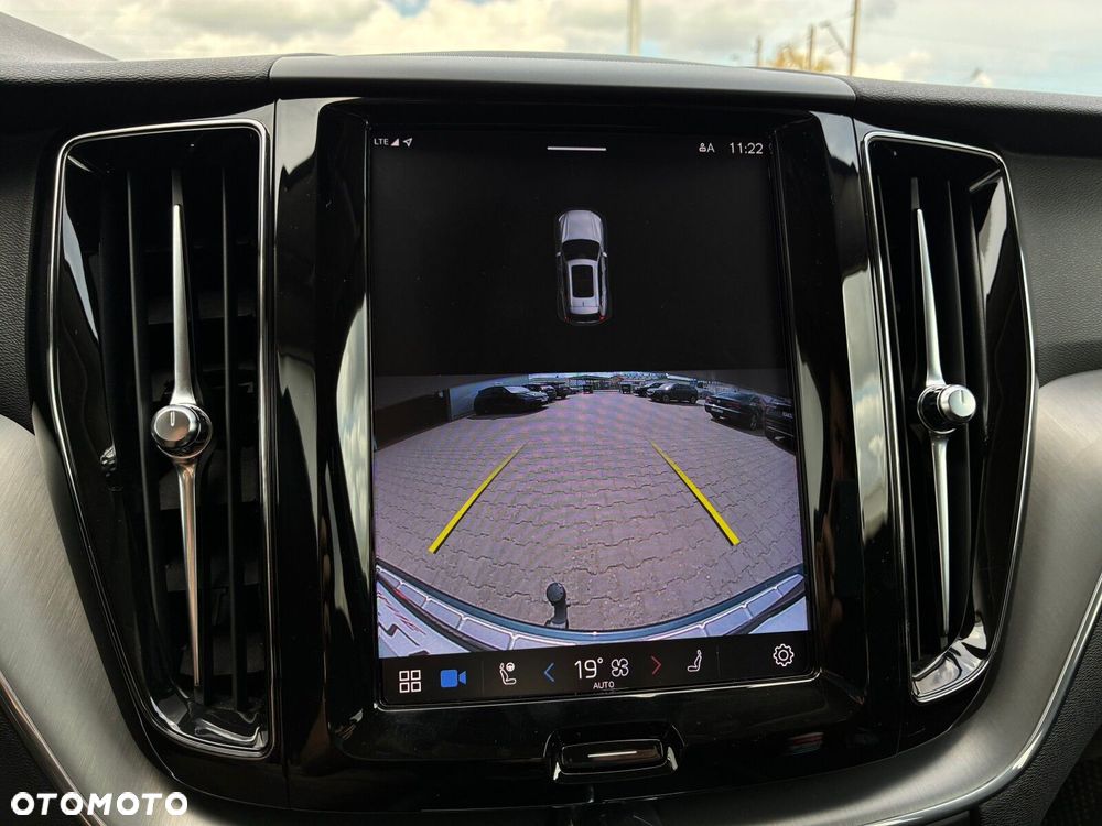 Volvo XC 60 B4 B Momentum - 21