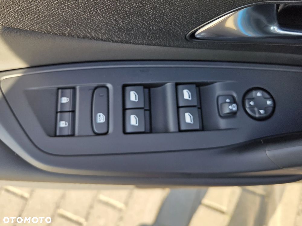 Peugeot 308 1.5 BlueHDi Allure S&S EAT8 - 16