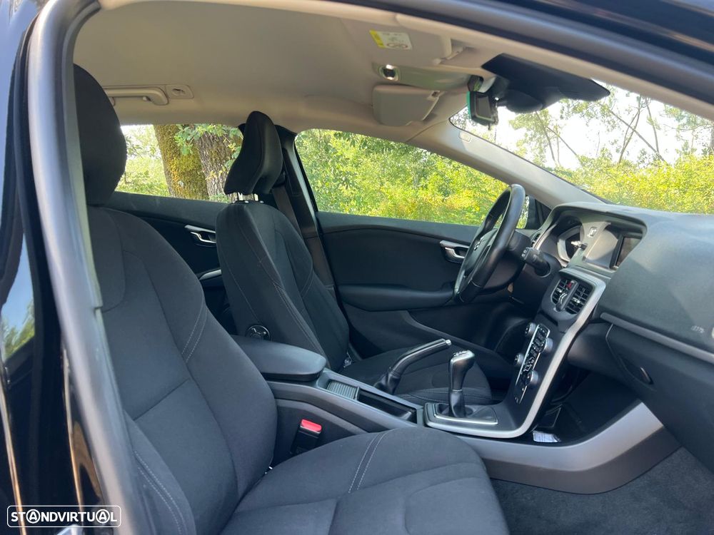 Volvo V40 2.0 D2 Momentum - 36