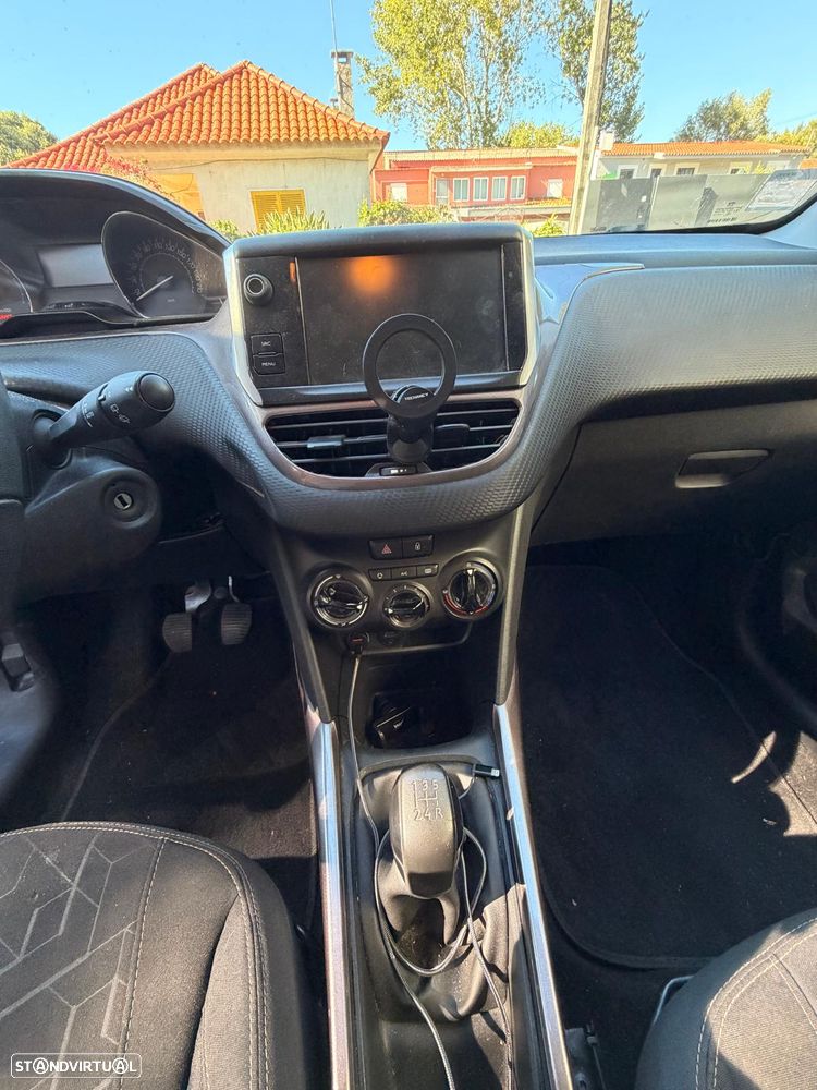 Peugeot 2008 1.2 VTi Access - 11