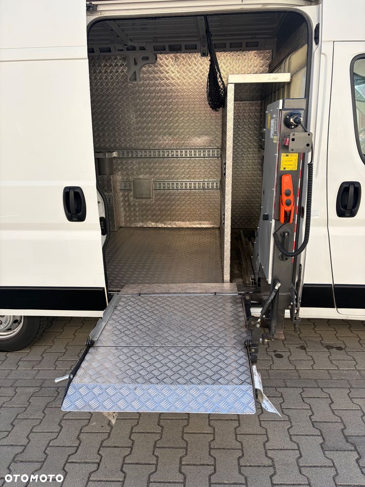 Fiat Ducato L2H2 blaszak serwisowka , winda boczna - 11