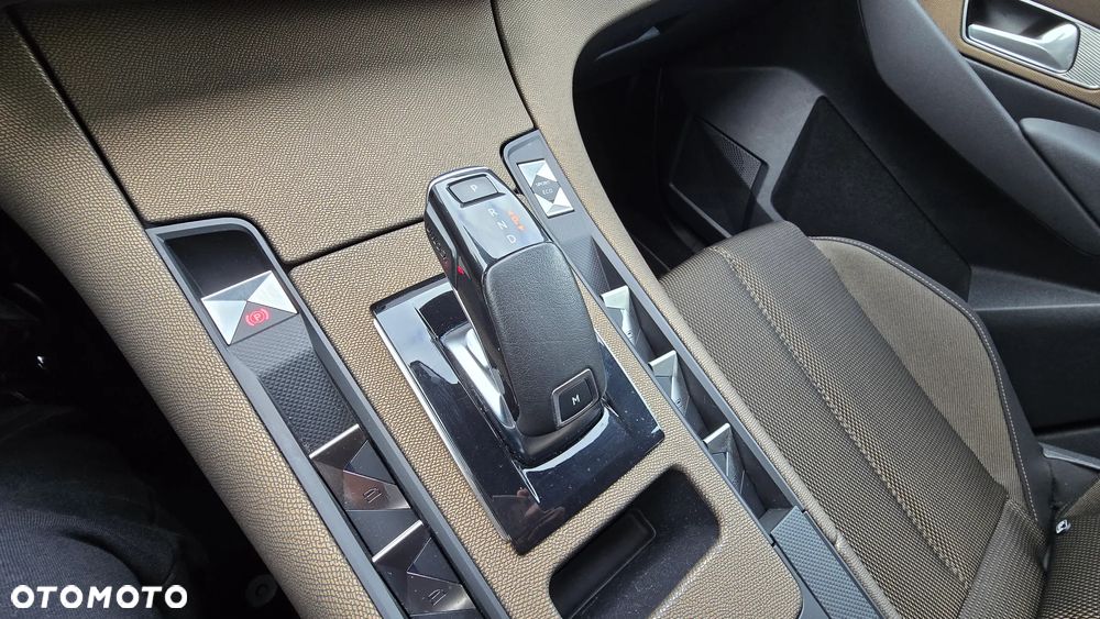 DS Automobiles DS 7 Crossback 1.6 PureTech Performance Line + - 7