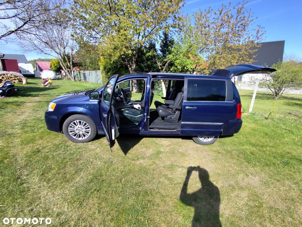 Chrysler Town & Country 3.6 Limited - 6