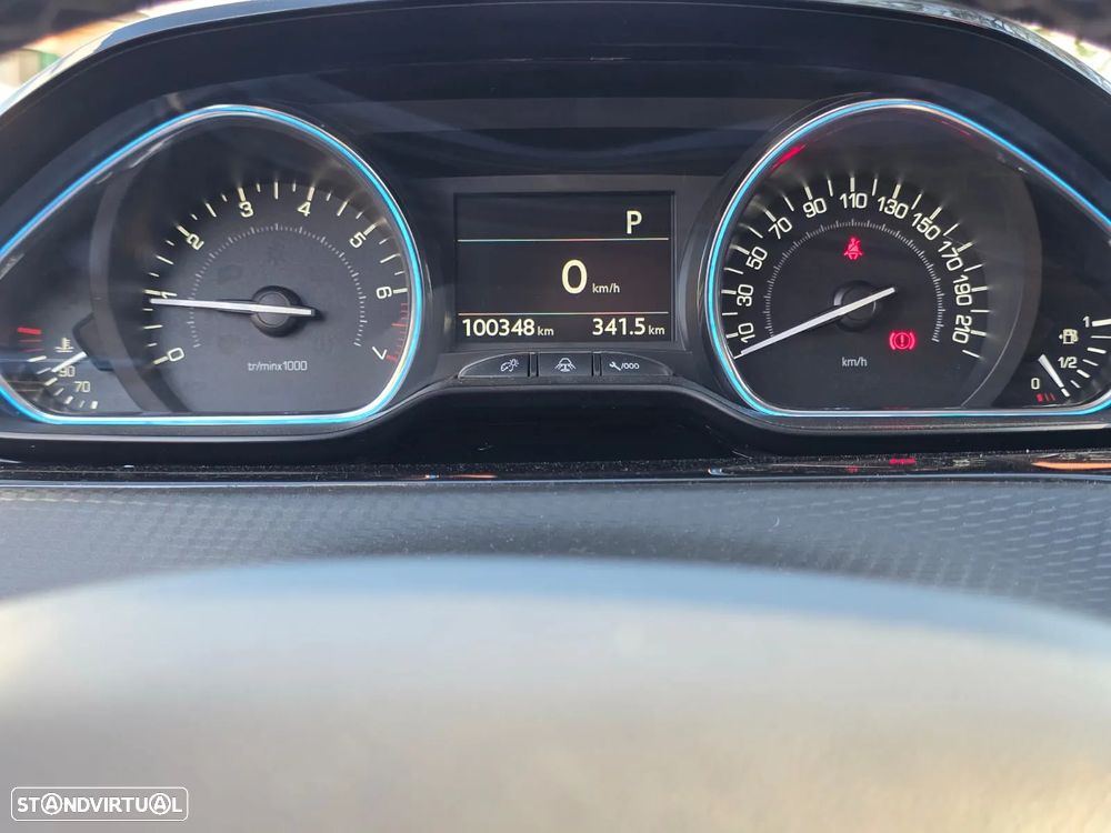 Peugeot 2008 1.2 PureTech Allure EAT6 - 10