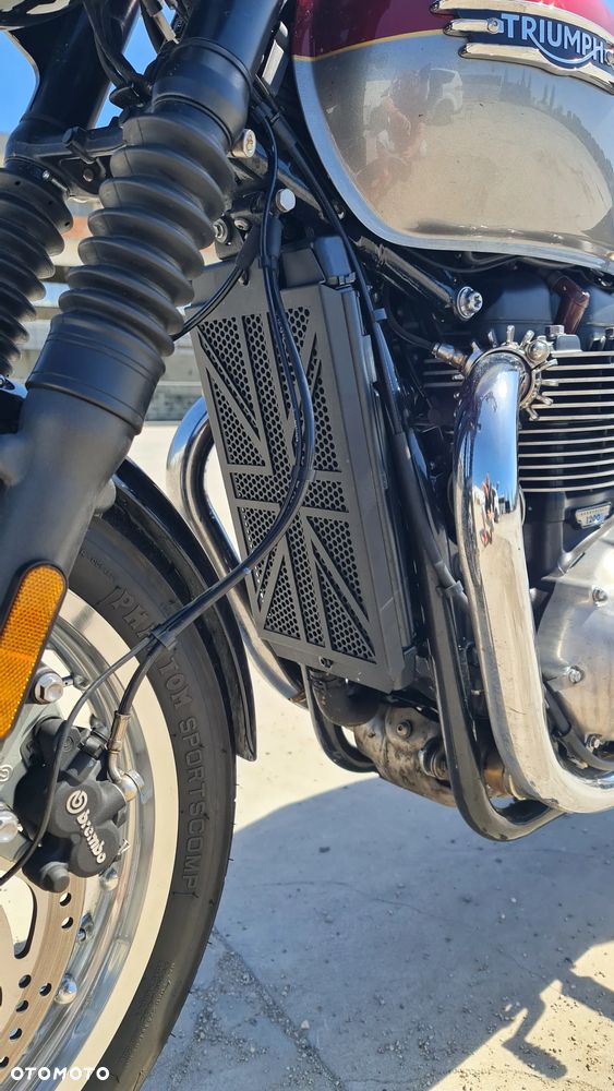 Triumph Bonneville - 22