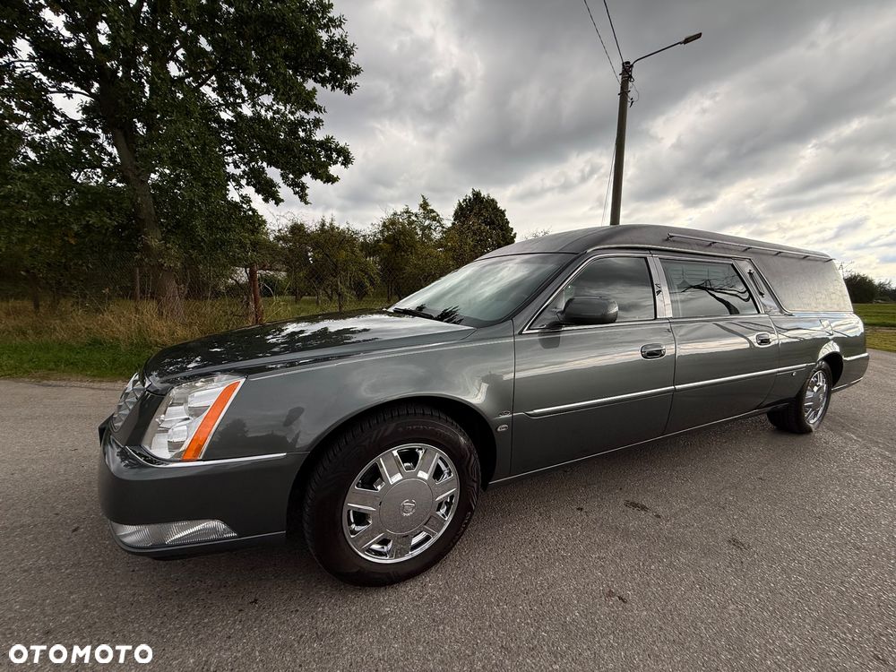 Cadillac DTS - 3