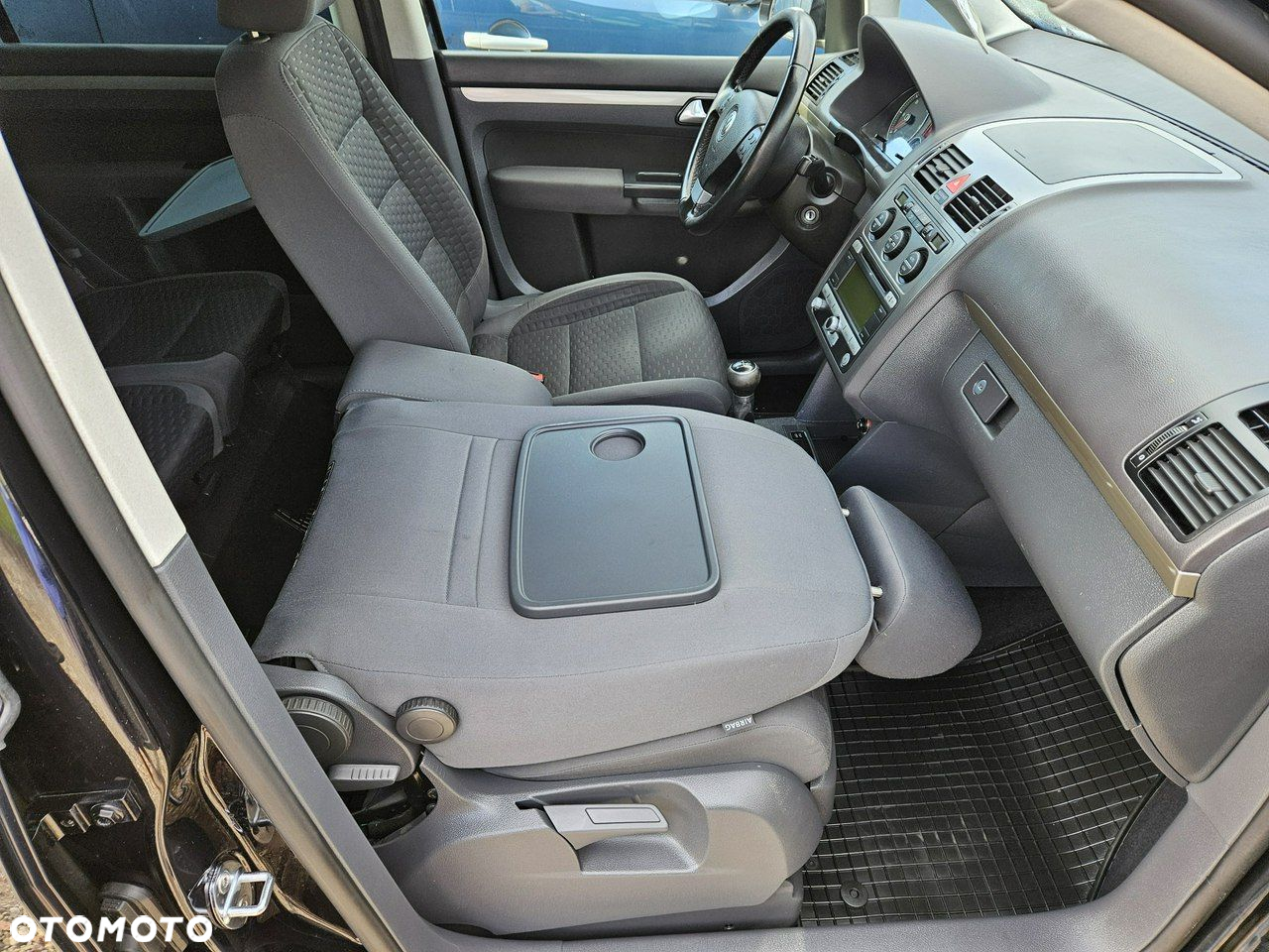 Volkswagen Touran - 12