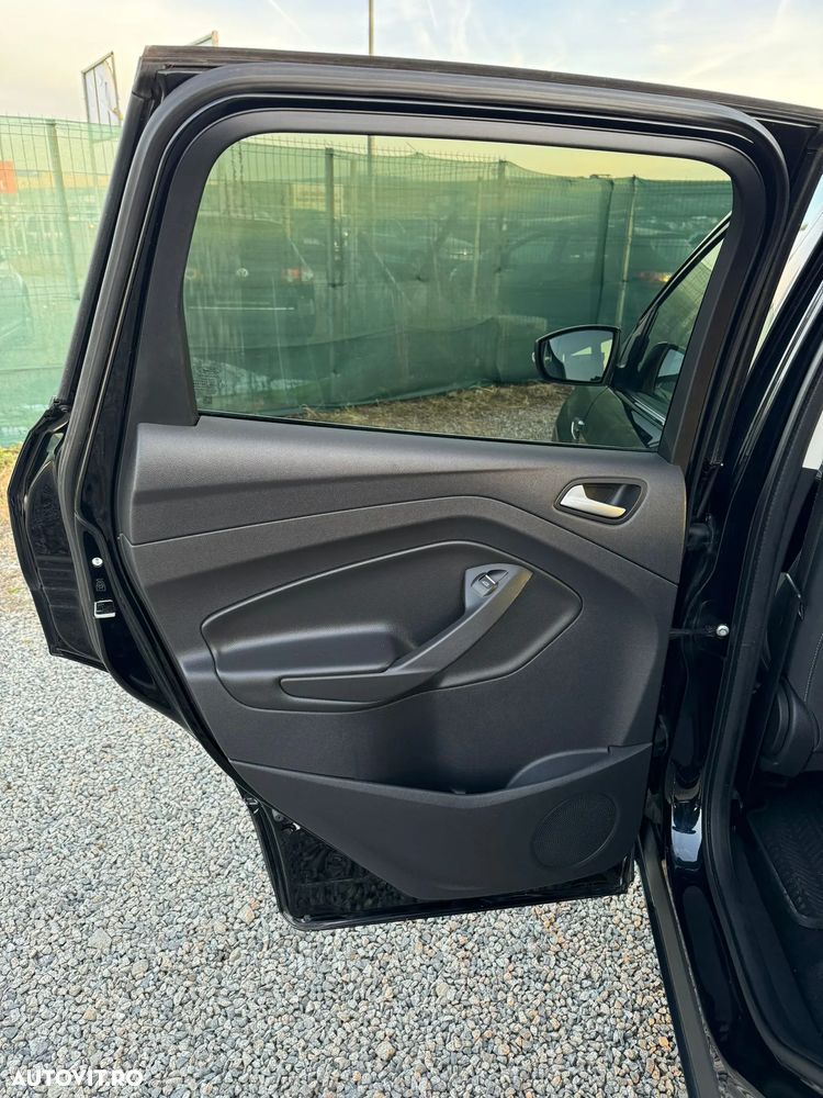 Ford Kuga 1.5 EcoBoost 2x4 Black & Silver - 31