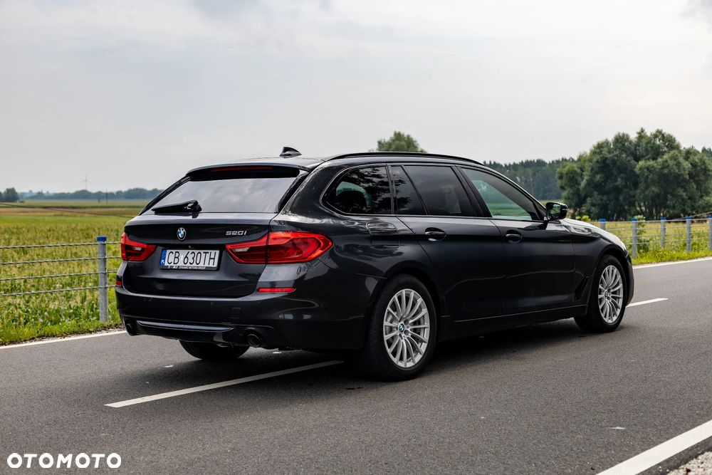 BMW Seria 5 520i Sport Line sport - 14