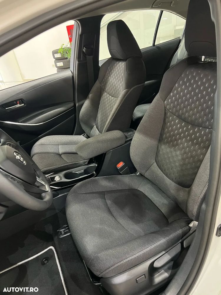 Toyota Corolla 1.8 HSD Business - 18