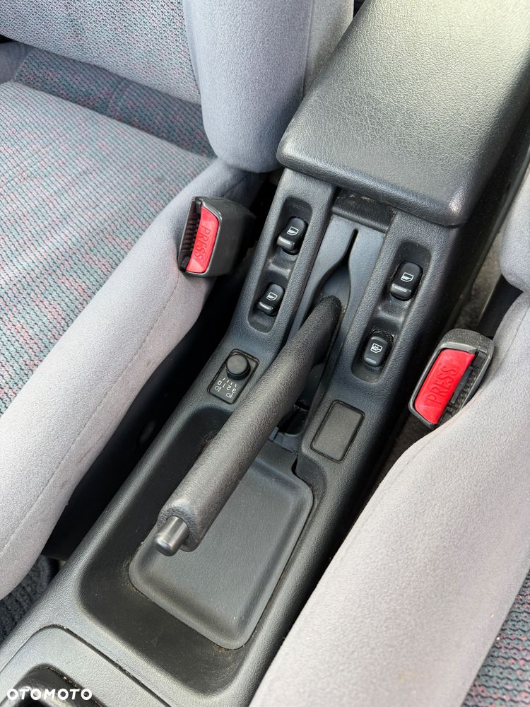 Nissan Primera 2.0 SLX - 17