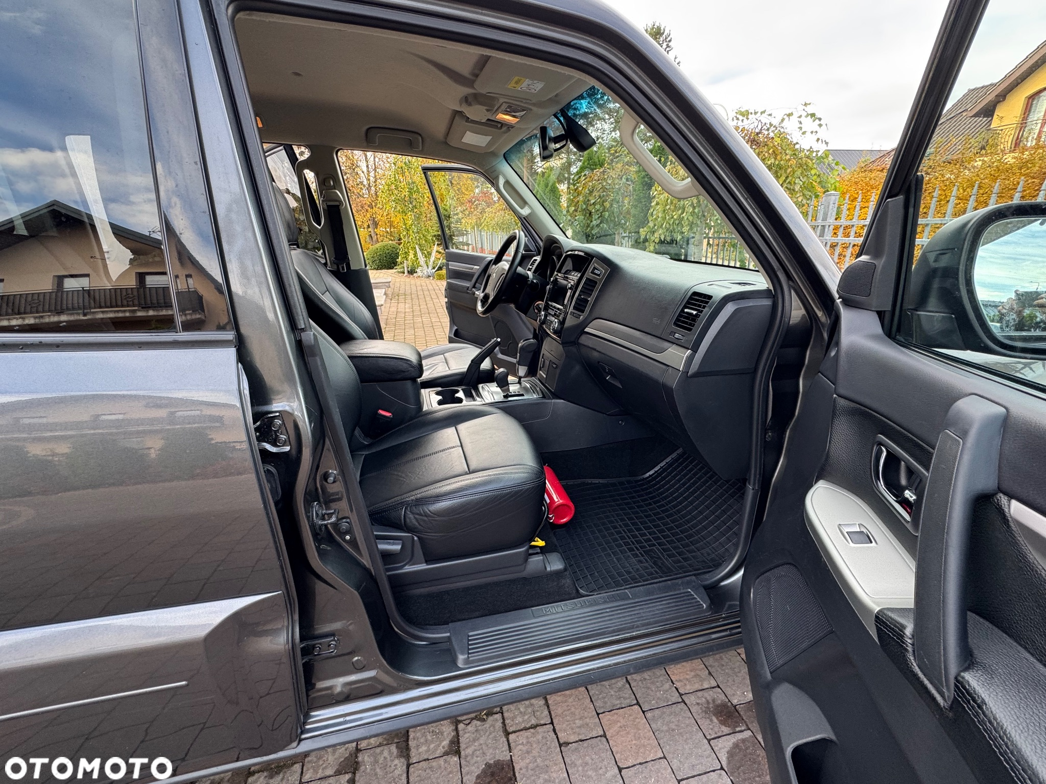 Mitsubishi Pajero - 34