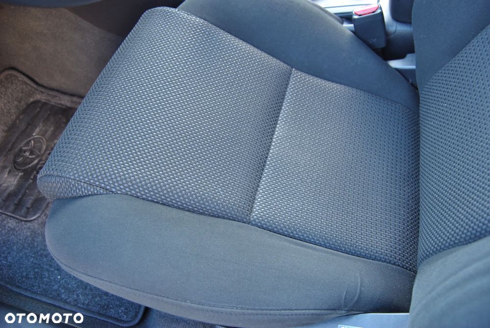 Toyota Avensis 1.8 VVT-i Sol - 40