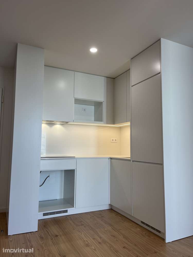 T0 NOVO | 34 m² | Varanda | Garagem | Junto ao Polo Universitário - Grande imagem: 2/17