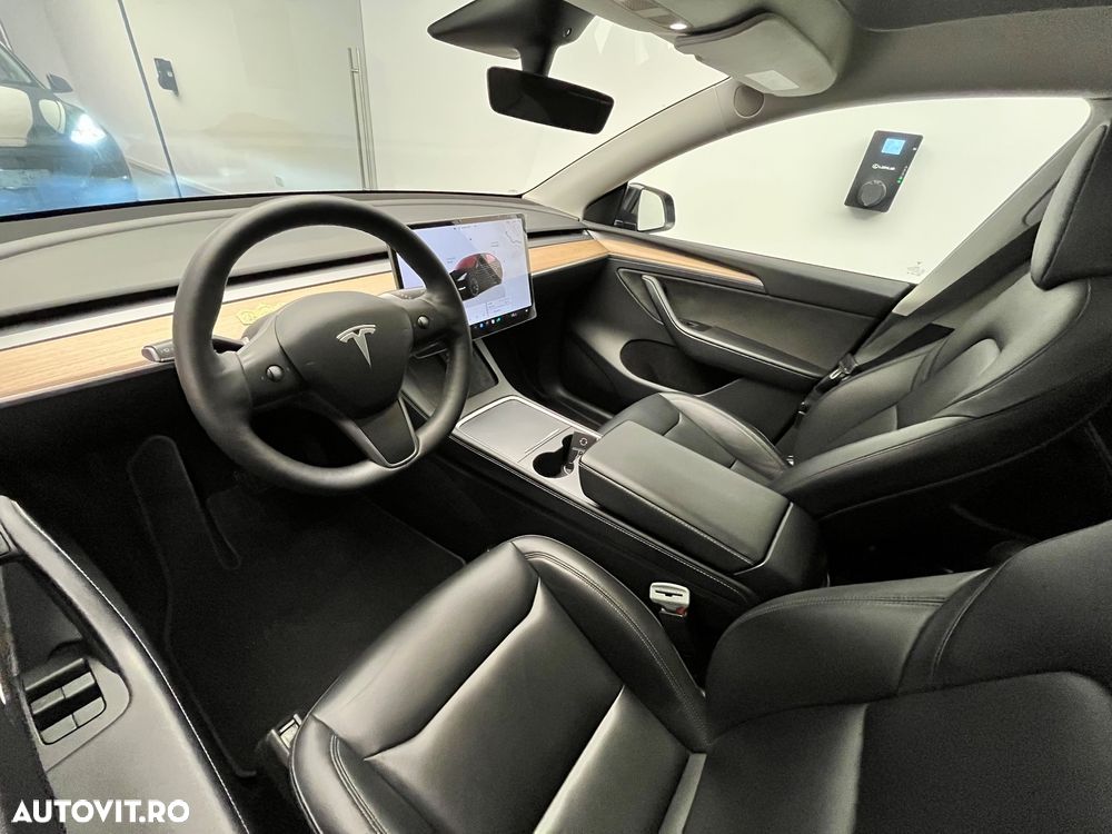 Tesla Model Y Long Range RWD - 12