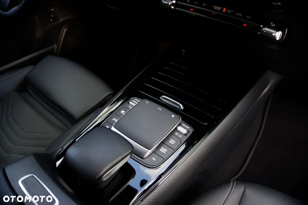 Mercedes-Benz GLB 200 7G-DCT Style - 27