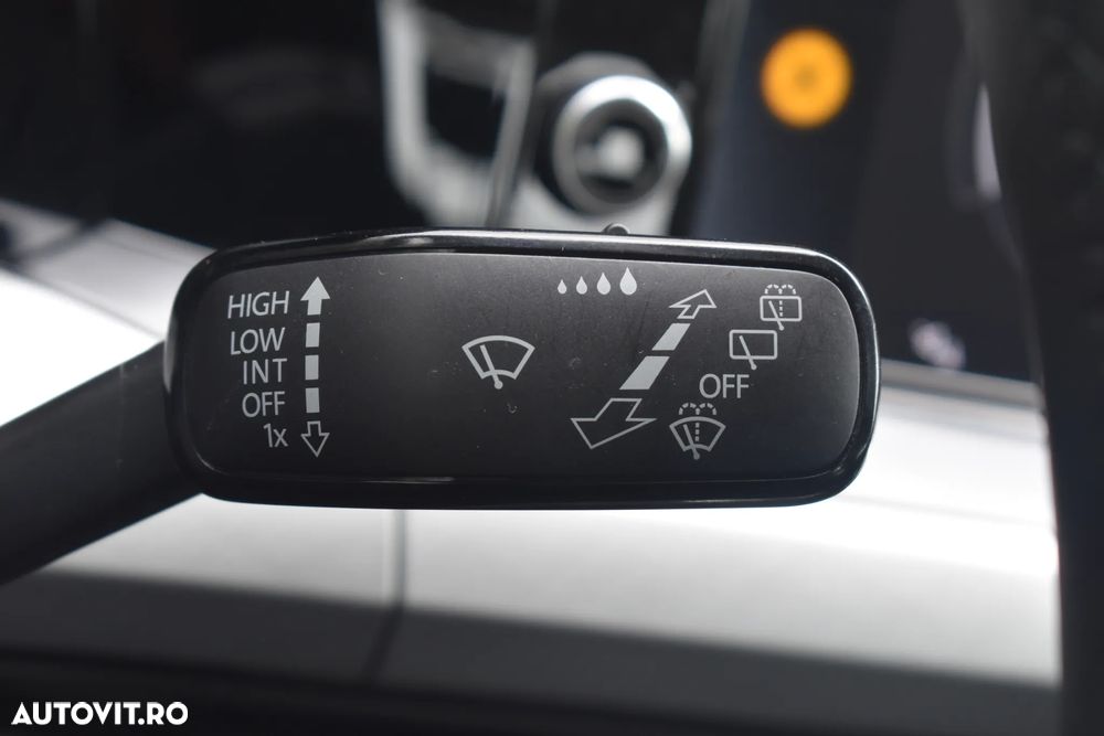 Volkswagen Golf 2.0 TDI Life - 37
