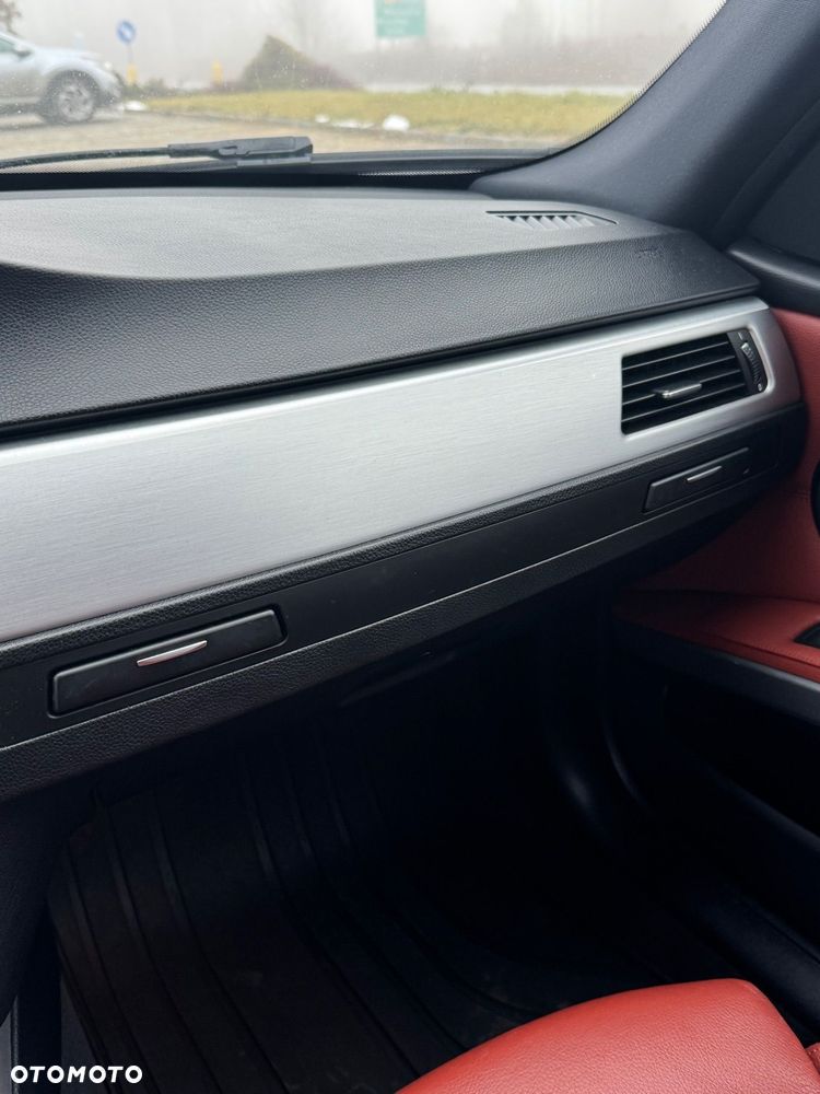 BMW Seria 3 330d xDrive - 26