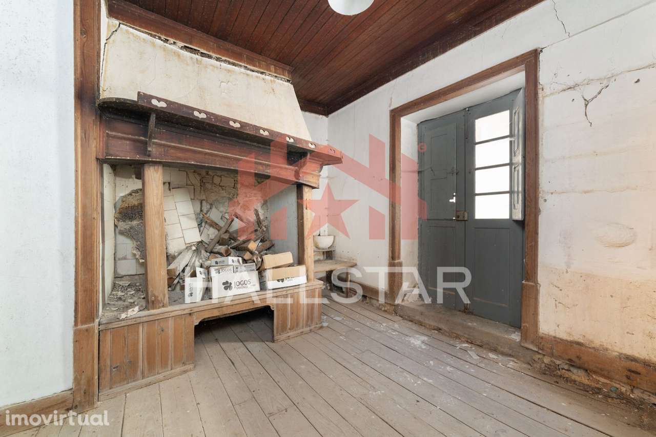Moradia T4 / Para Reconstrução / Reguengo do Fetal - Grande imagem: 3/26