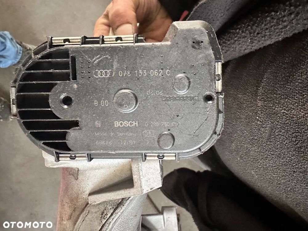 Przepustnica Audi A6 A4 078133062C 078133062 - 1
