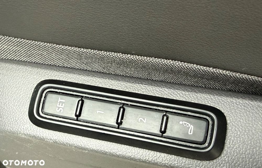 Volkswagen Multivan 2.0 TDI L1 70 Years Bulli DSG - 16