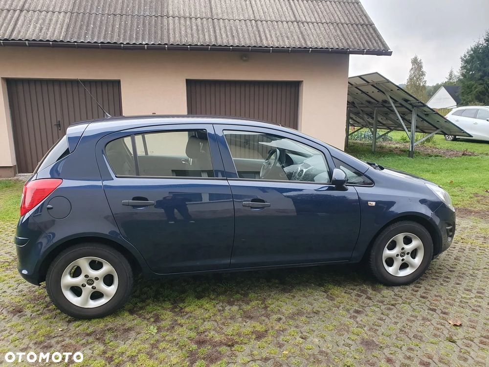 Opel Corsa 1.2 16V Cosmo - 9