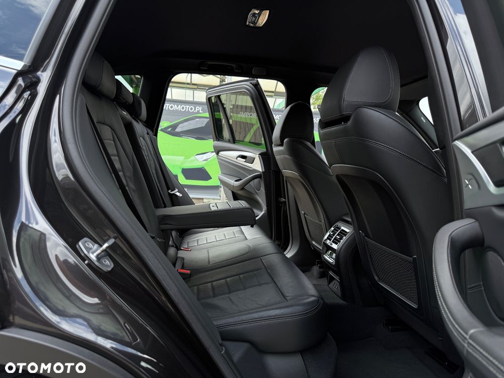 BMW X3 sDrive18d xLine - 33