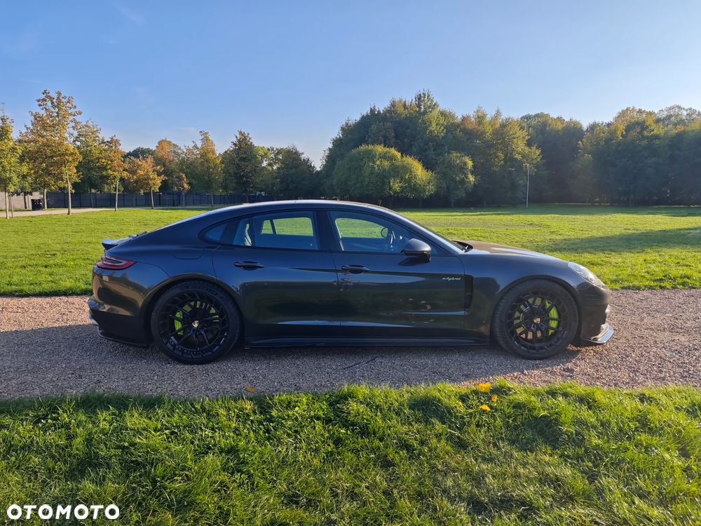 Porsche Panamera 4 E-Hybrid - 4