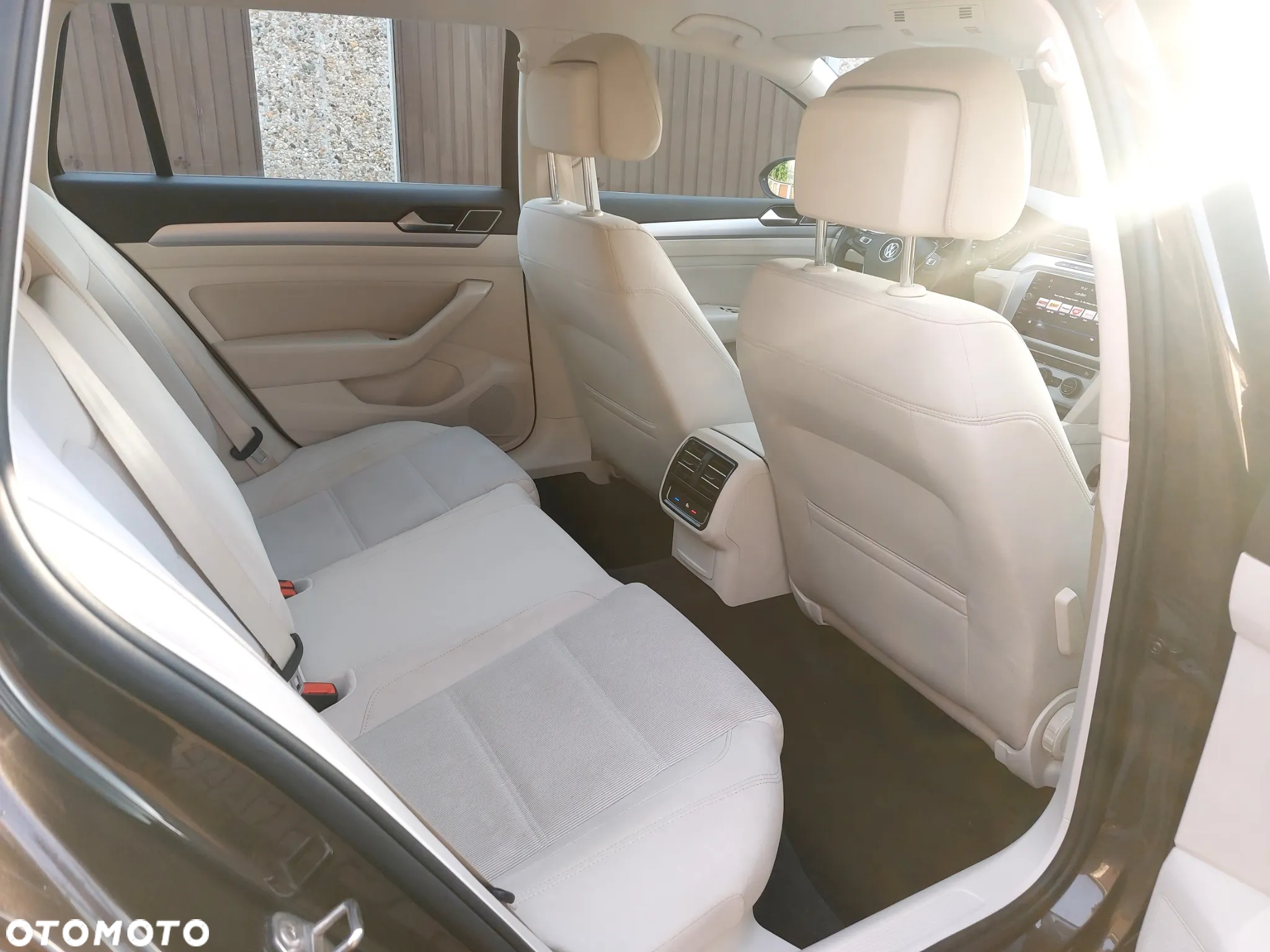Volkswagen Passat 1.6 TDI BMT Comfortline - 24