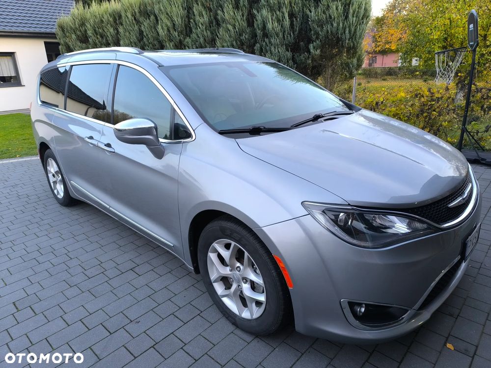 Chrysler Pacifica - 11