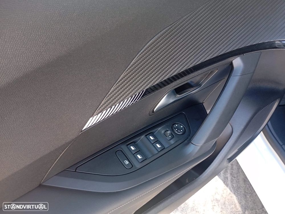Peugeot 2008 1.2 Hybrid Allure e-DCS6 - 14