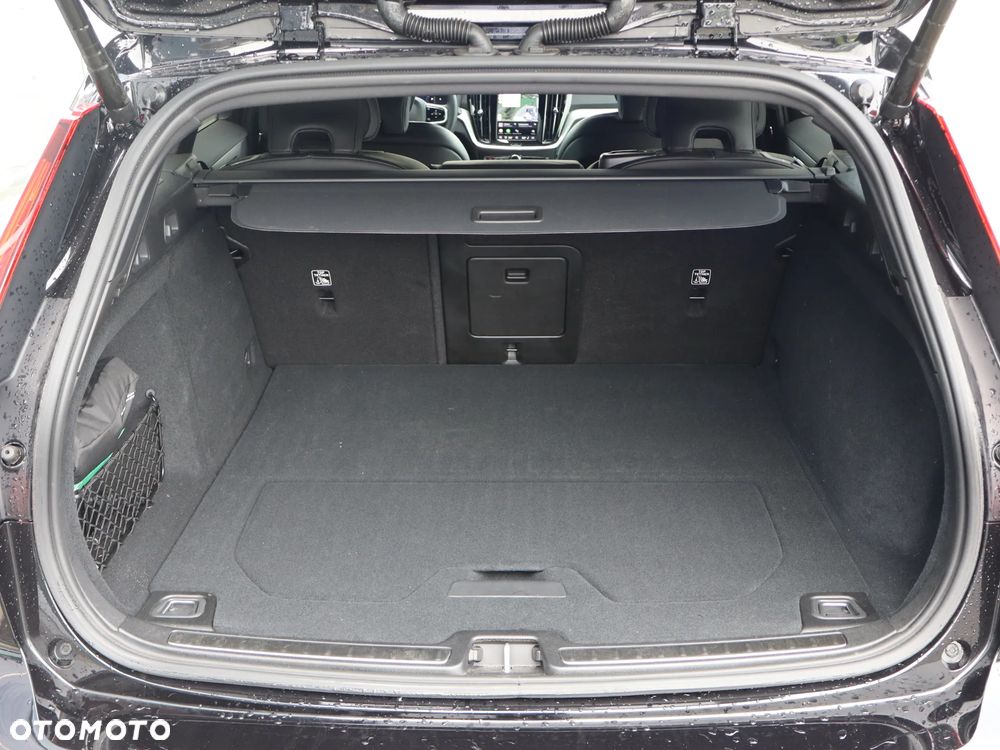 Volvo V60 B4 B Plus Dark - 16