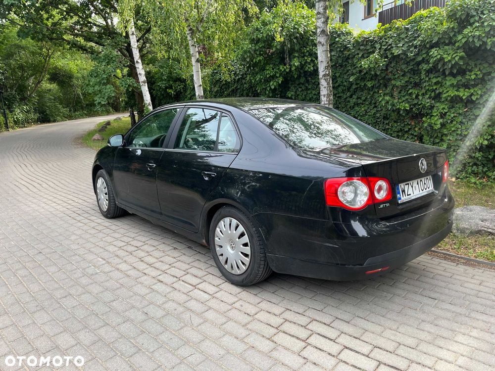 Volkswagen Jetta - 4