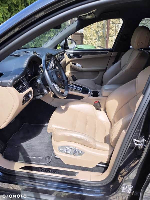 Porsche Macan T - 12