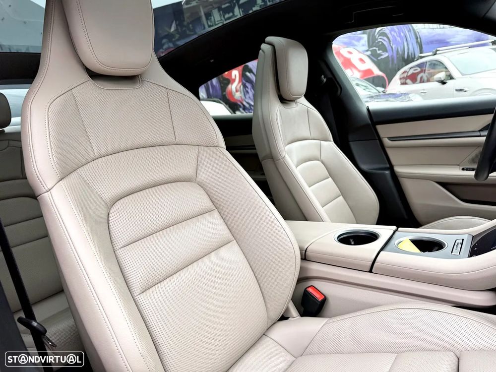 Porsche Taycan 4S - 27