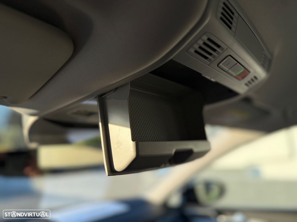 VW Passat Variant 2.0 TDi Business DSG - 31