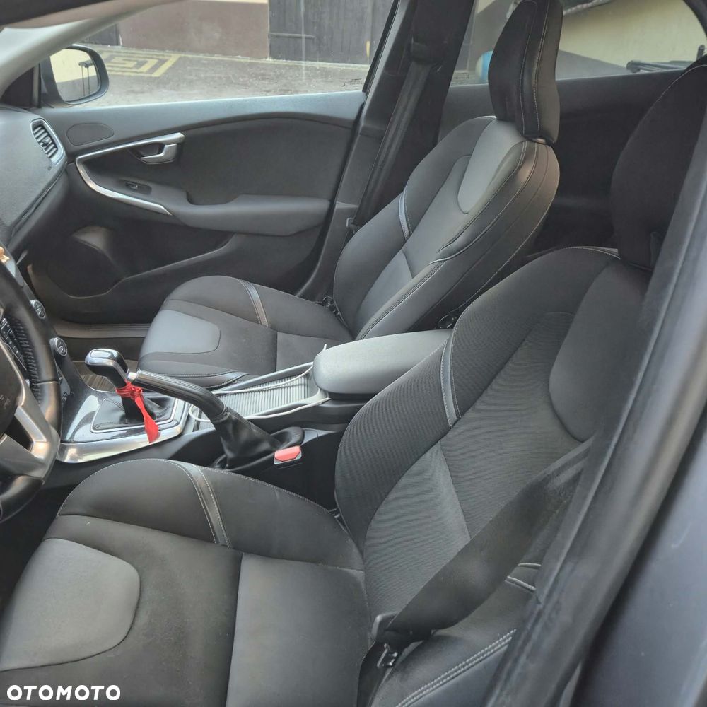 Volvo V40 2016 photo 2