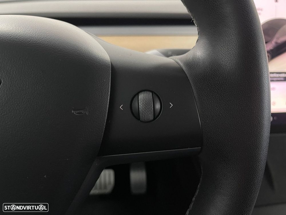 Tesla Model Y Performance Dual Motor AWD - 31